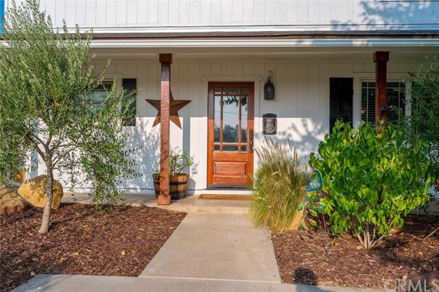 Property Photo: 9526 Los Palos Road CA 93422
