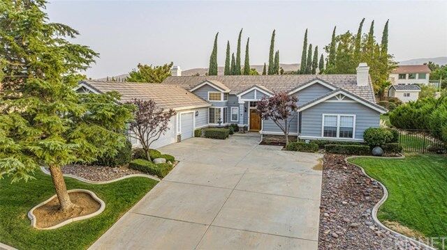 Property Photo: 5528 Crest Drive CA 93551