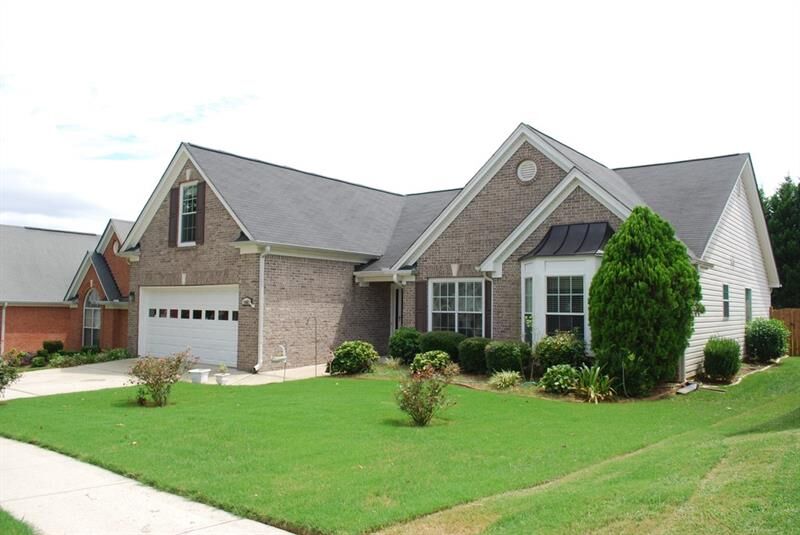 Property Photo: 1461 Beckley Pointe GA 30043