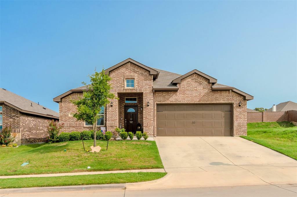 Property Photo:  924 Deer Valley Drive  TX 76087 