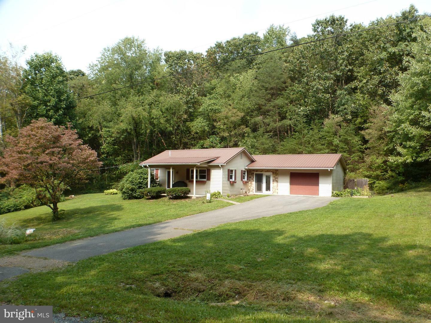 Property Photo:  221 Greenwood Drive  PA 17062 