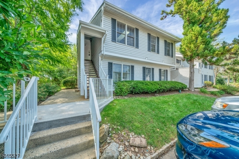 Property Photo:  272 Kingbird Ct 272  NJ 08887 