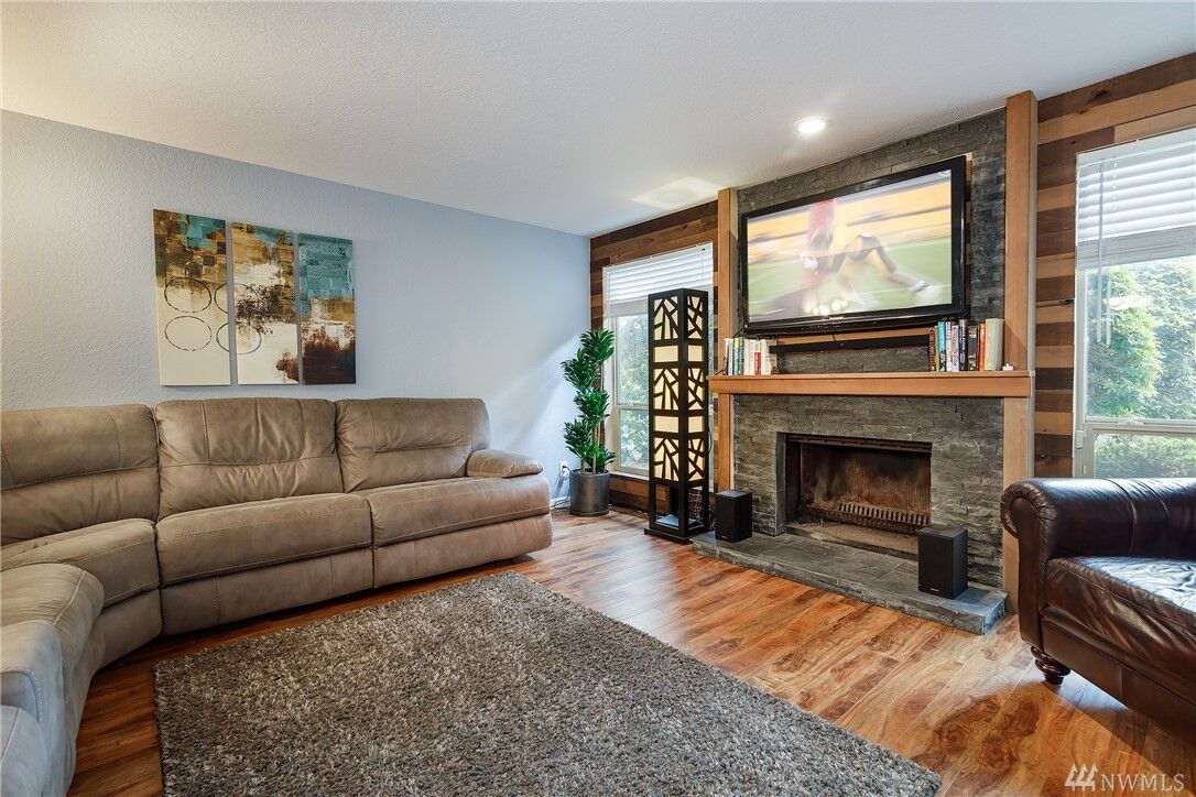 Property Photo: 12600 4th Avenue W 1C WA 98204
