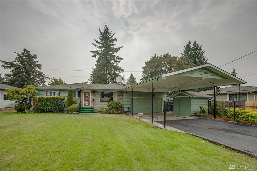 Property Photo: 414 E 83rd St WA 98404