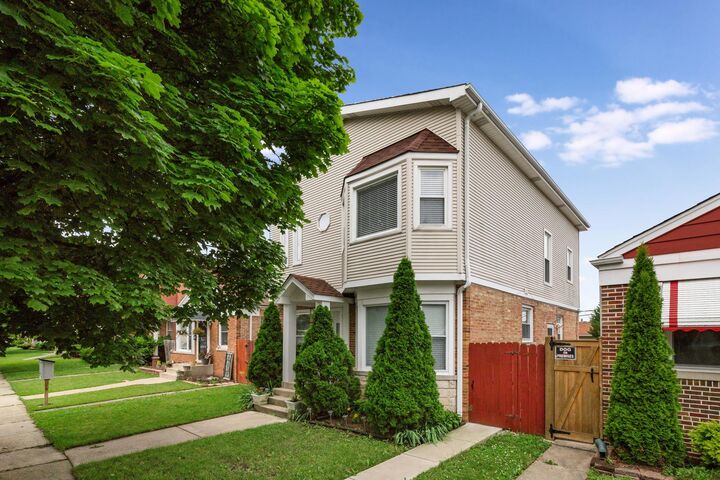 3938 North Pacific Avenue  Chicago IL 60634 photo