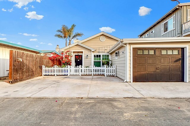 Property Photo:  1180 Winthrop Lane  CA 93001 