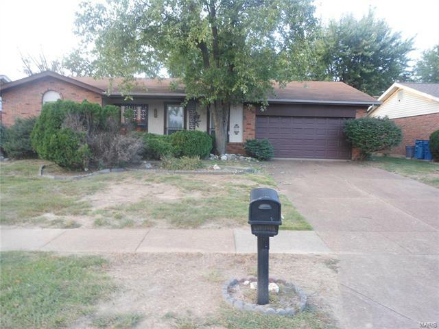 Property Photo: 9335 Cinnabar 63126