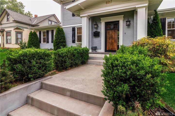 Property Photo:  607 Boyer Ave  WA 99362 