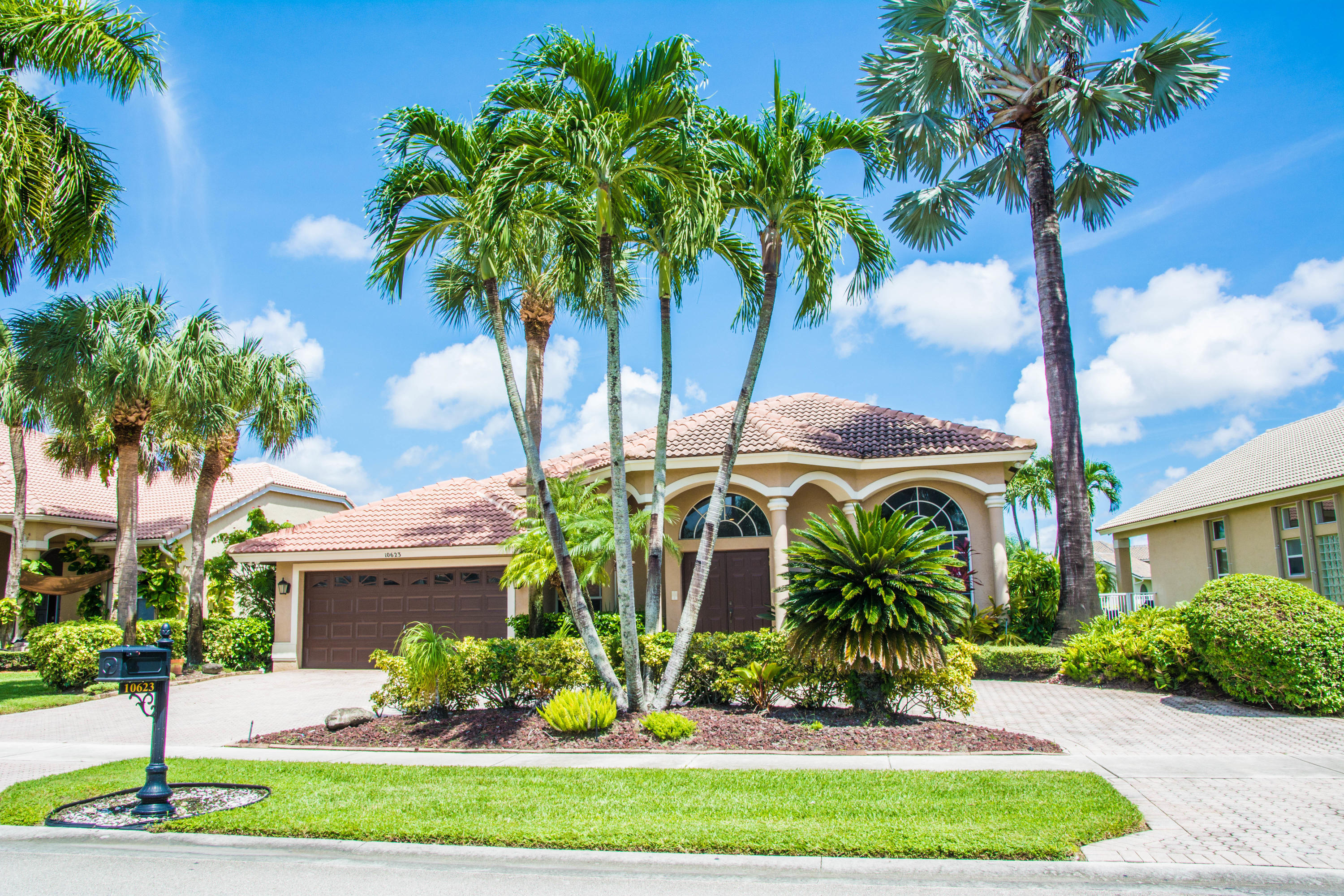 Property Photo: 10623 Saint Thomas Drive FL 33498