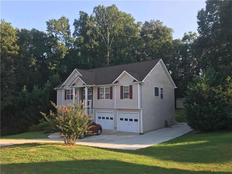 Property Photo: 114 Waterbury Lane GA 30517
