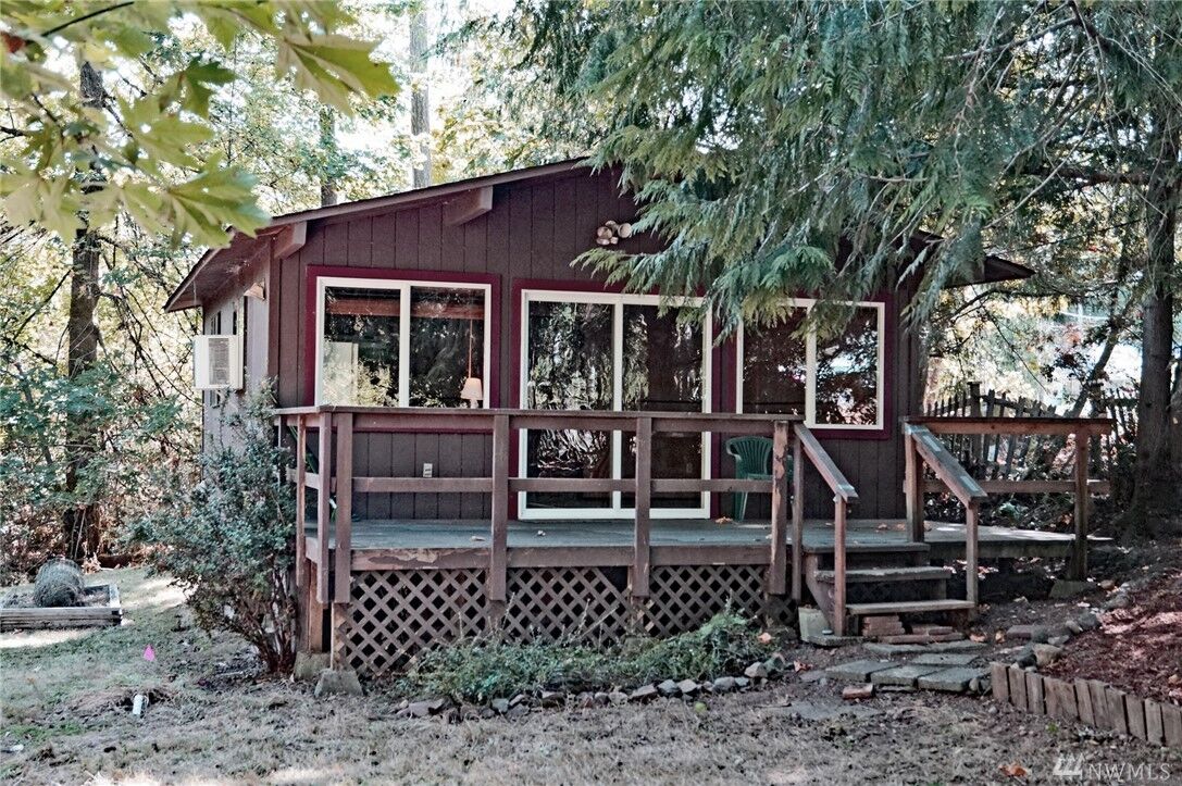 Property Photo: 70 E Larchmont Place WA 98584