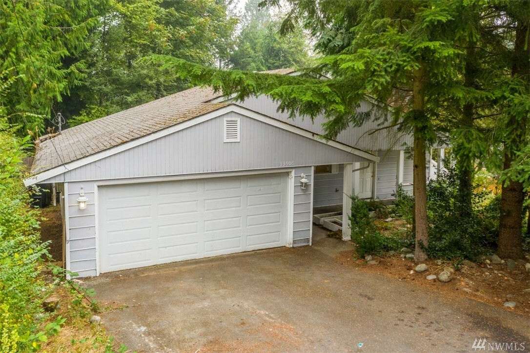 Property Photo:  13906 NE 78th Place  WA 98052 