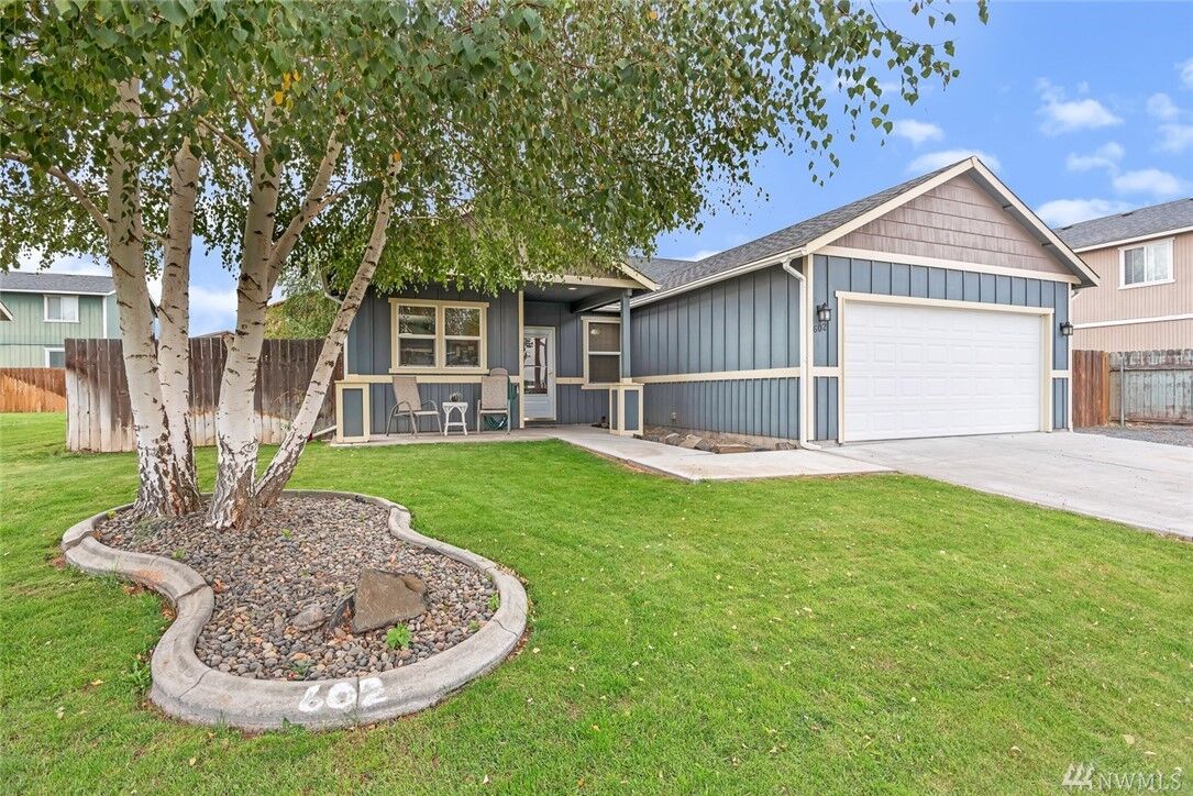 Property Photo:  602 N Florida Street  WA 98837 