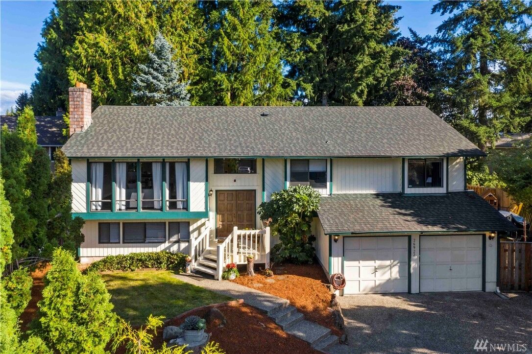 Property Photo:  26922  Saxon Court  WA 98032 