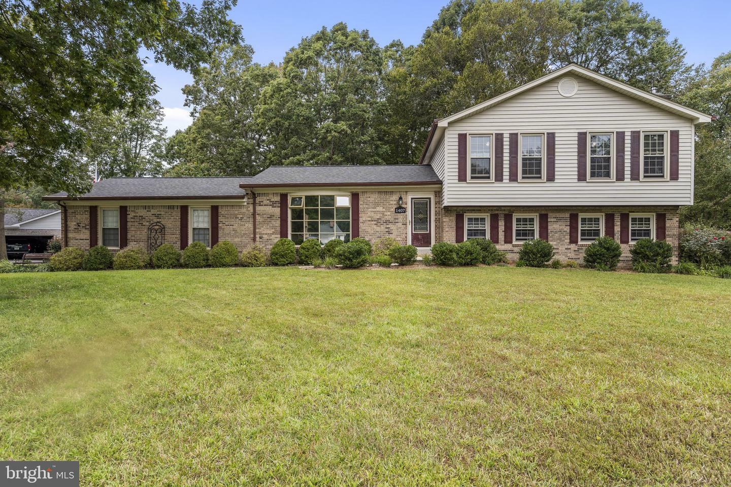 Property Photo:  1407 Redwood Circle  MD 20646 