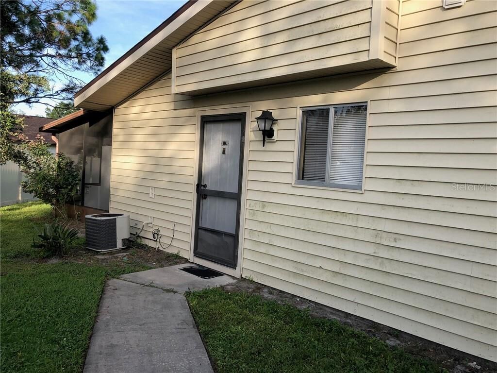 Property Photo: 1047 Spring Meadow Drive 1047 FL 34741