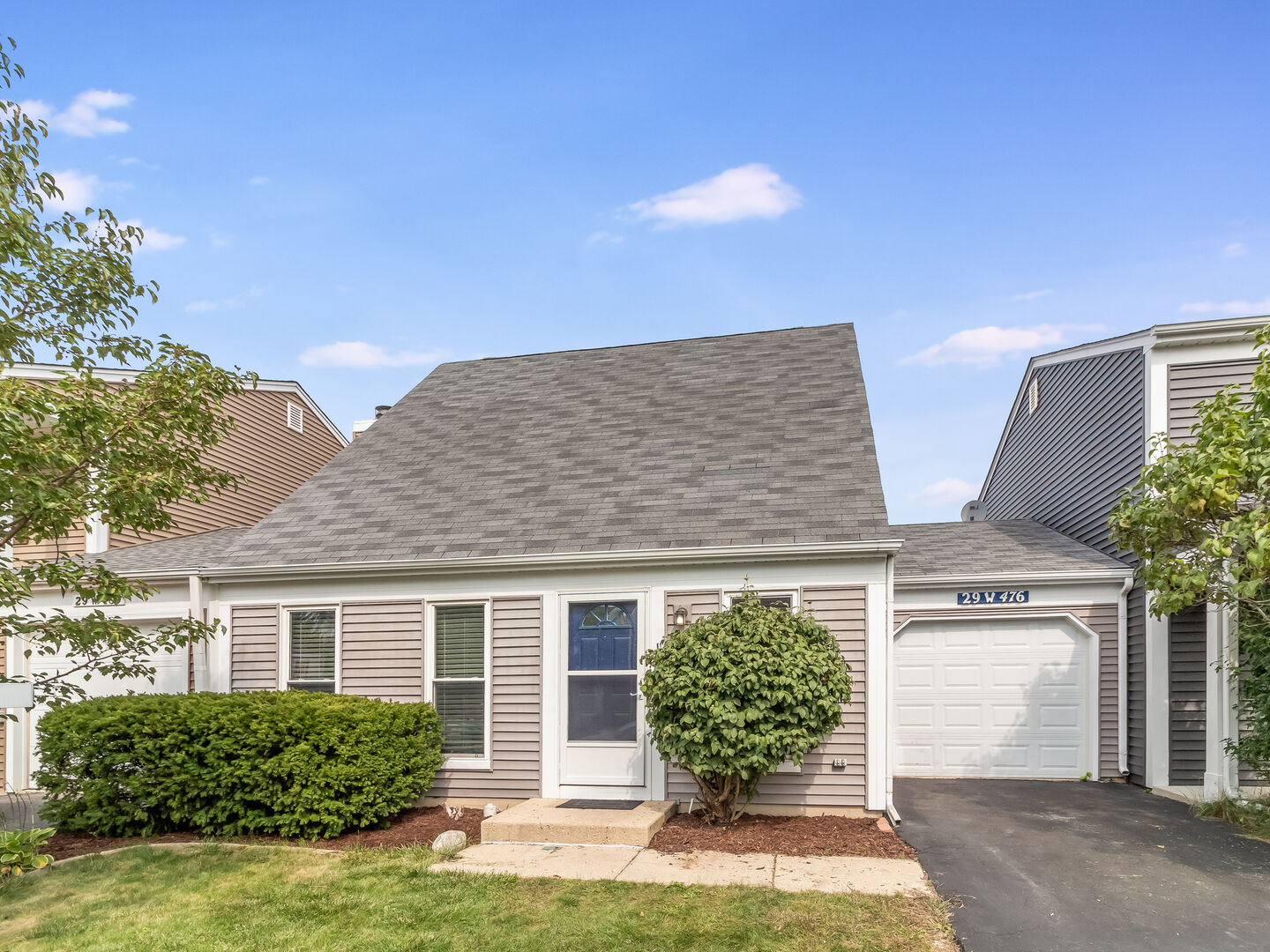 Property Photo:  29W476 Blackthorn Lane  IL 60555 