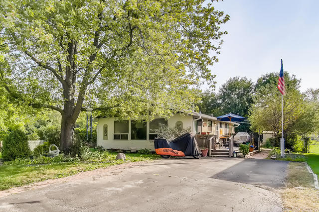 Property Photo: 2N181 La Londe Avenue IL 60148