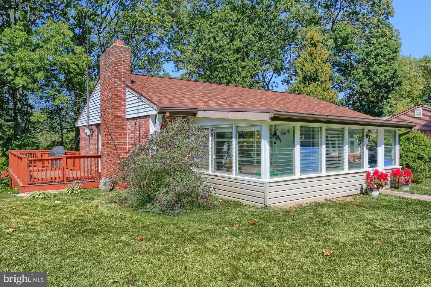 Property Photo:  129 Ridgeview Drive  PA 17053 