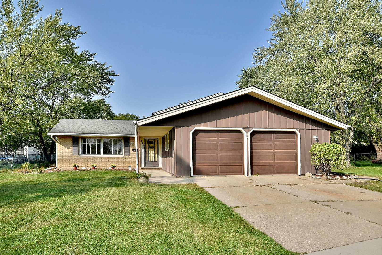 Property Photo:  408 Danbury Court  IL 60193 