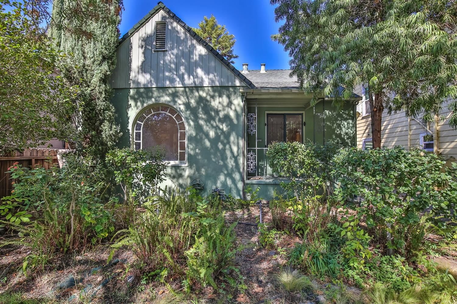 Property Photo: 1721 T Street CA 95811