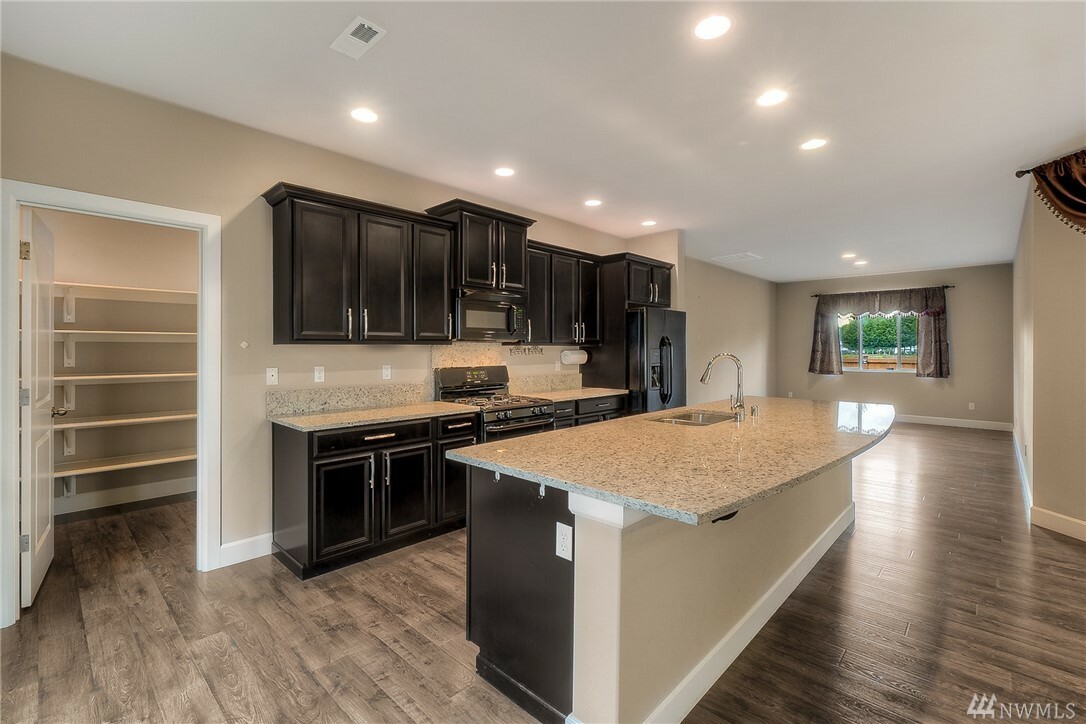 Property Photo: 1905 184th St Ct E WA 98387