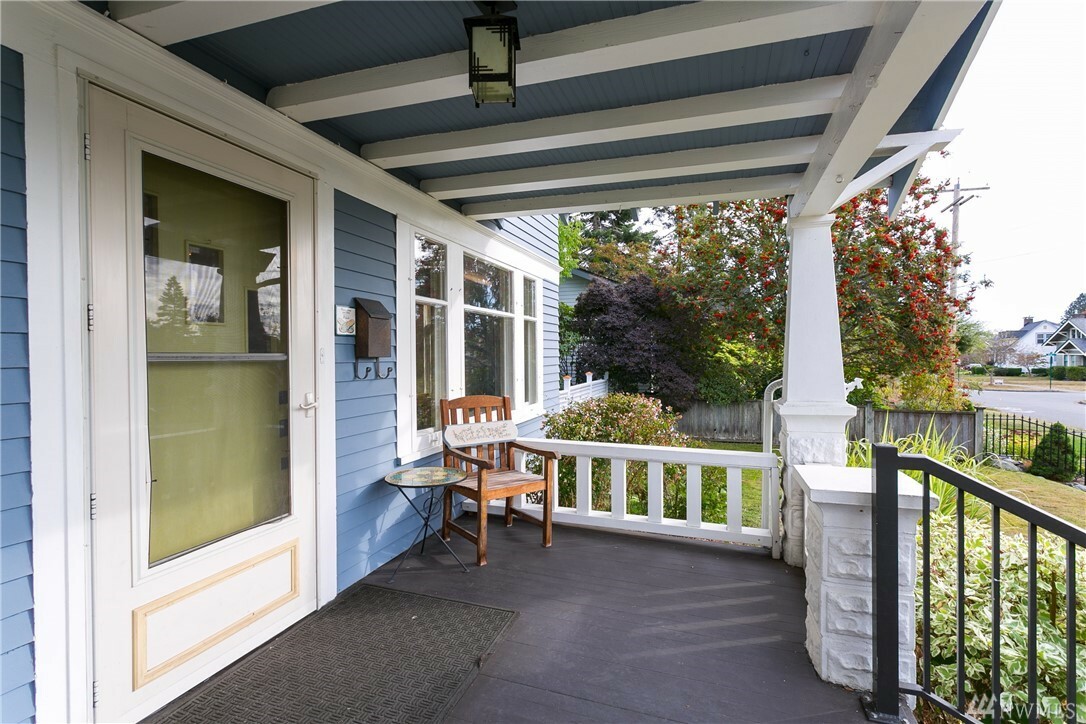 Property Photo:  2728 Ellis St  WA 98225 