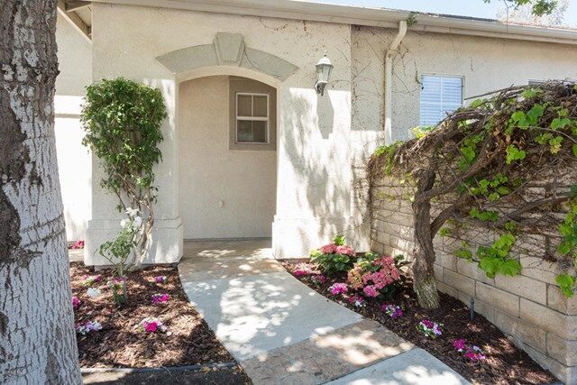 Property Photo:  570 Camino Agua Dulce  CA 91320 