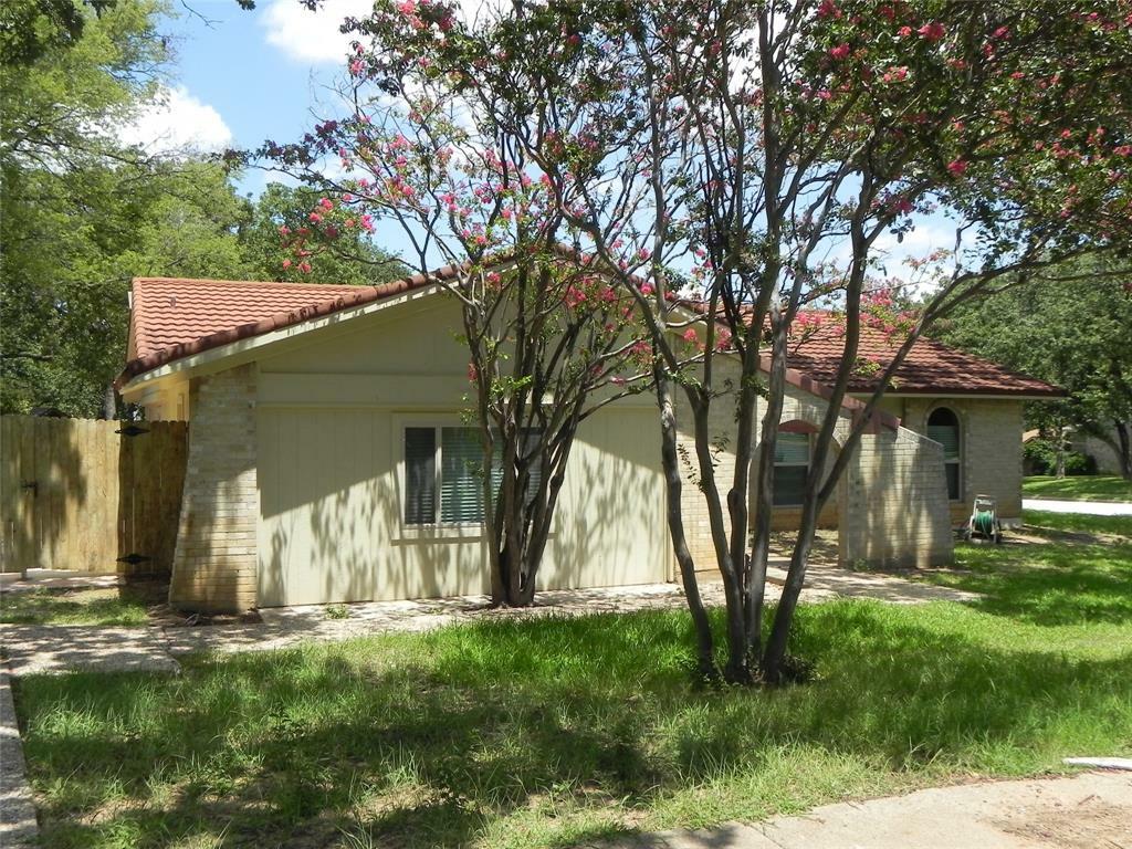 Property Photo:  1215 Douglas Street  TX 76039 