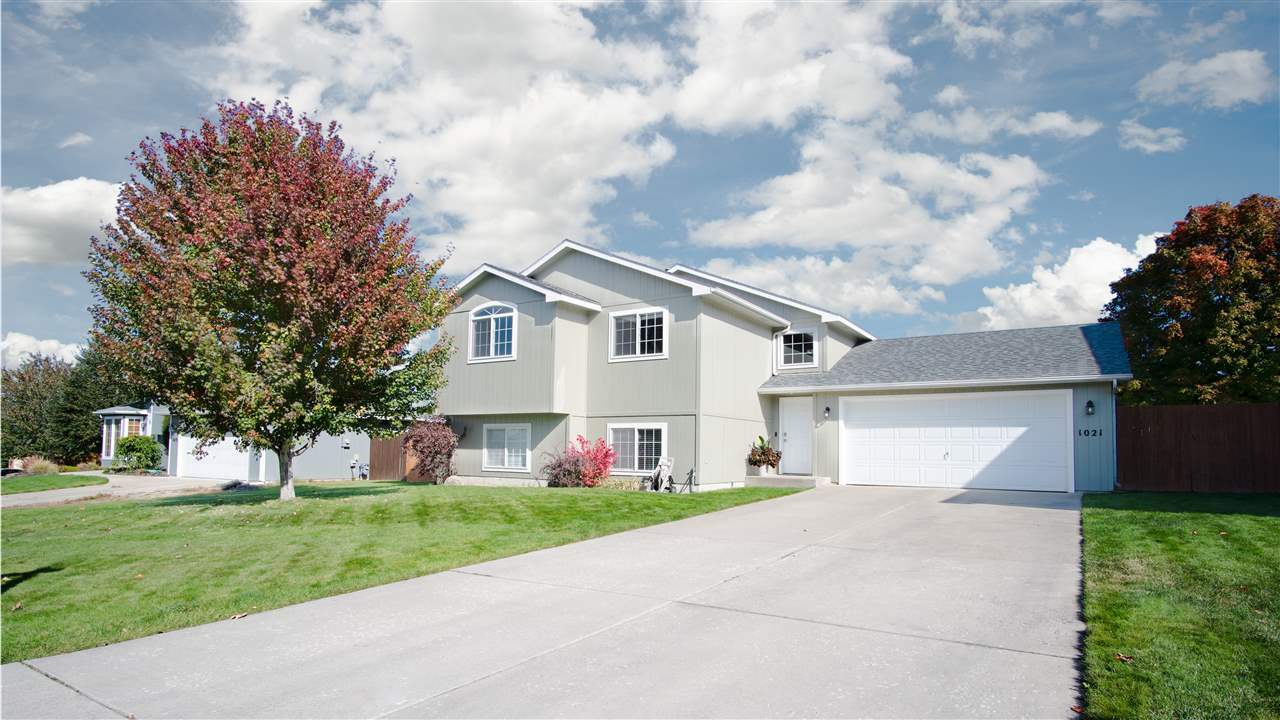 Property Photo: 1021 S Marigold Ct WA 99037-8632