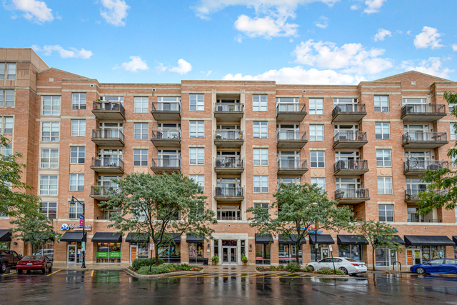 Property Photo: 647 Metropolitan Way 404L IL 60016