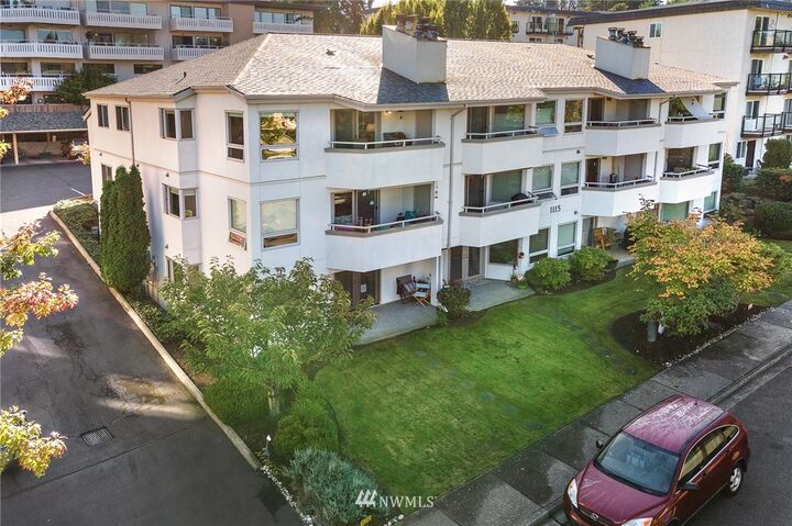 Property Photo:  1115 4th Avenue S 3A  WA 98020 
