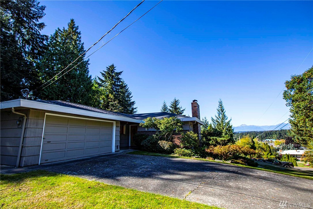 Property Photo:  1811 NE Windermere Dr  WA 98310 