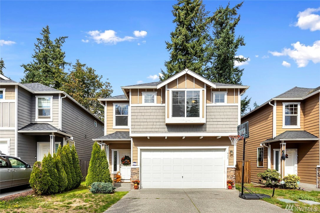 Property Photo:  913 141st Place SW  WA 98087 