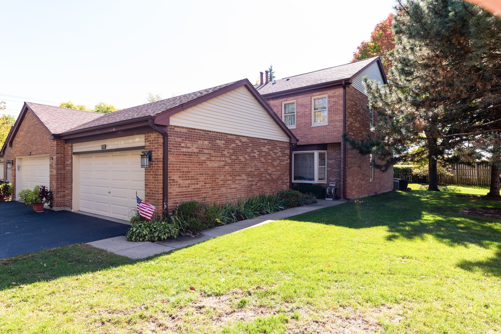 Property Photo:  1558 Windsor Drive North  IL 60004 