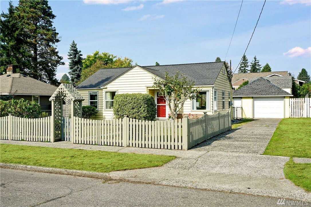 Property Photo:  624 SW 137th St  WA 98166 