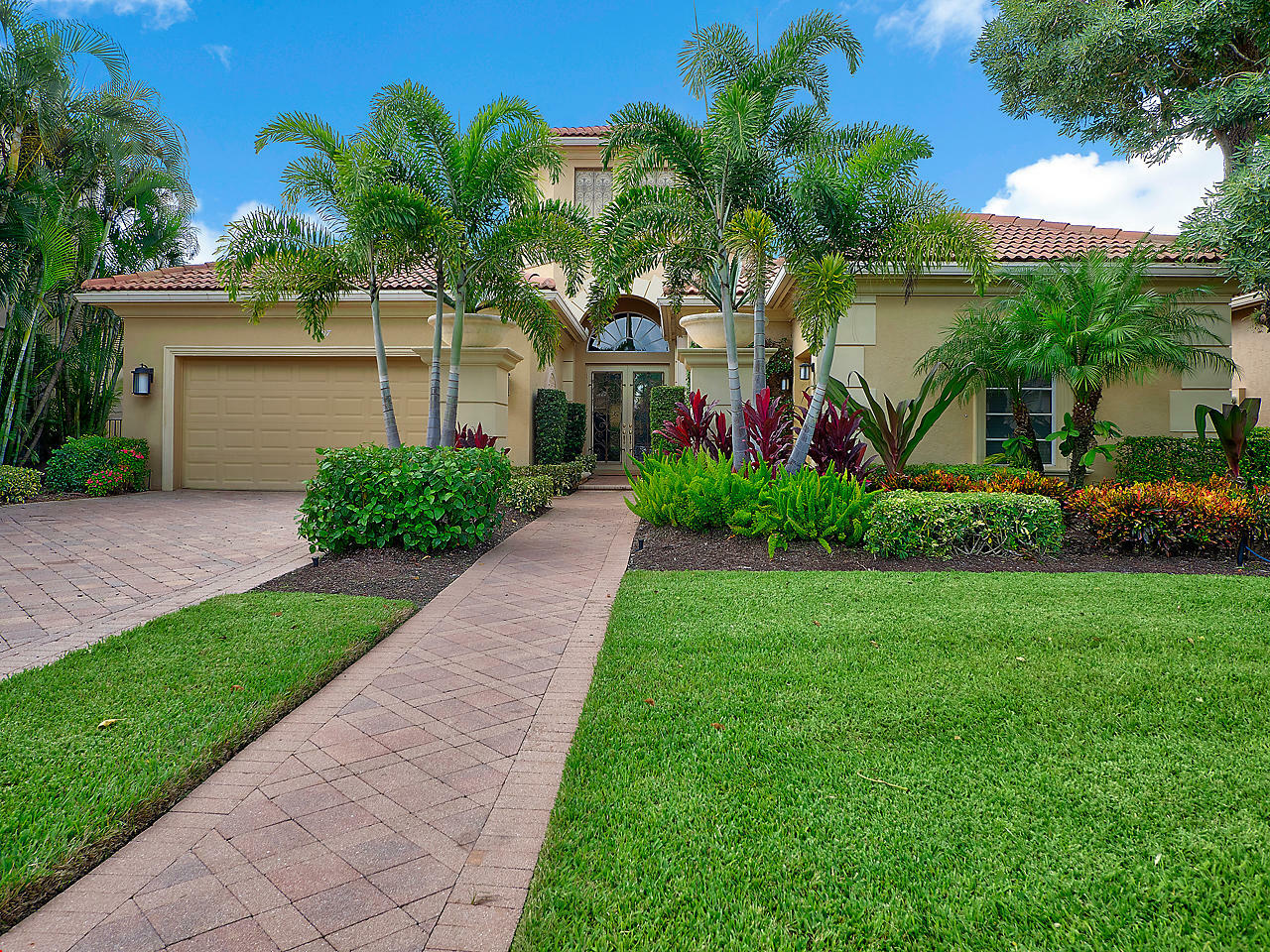 Property Photo:  107 Sunesta Cove Drive  FL 33418 