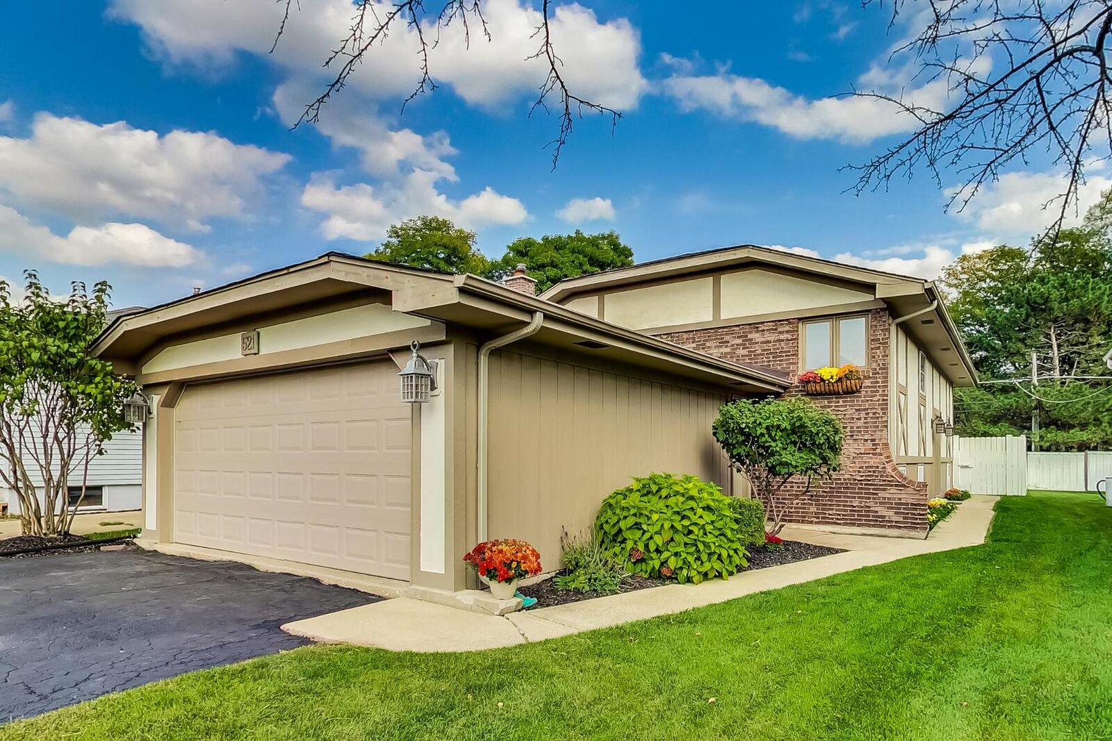 Property Photo: 521 North Walnut Street IL 60126