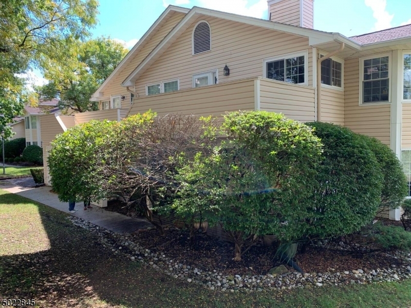 Property Photo:  3 Dunbar Ct 3  NJ 07921 