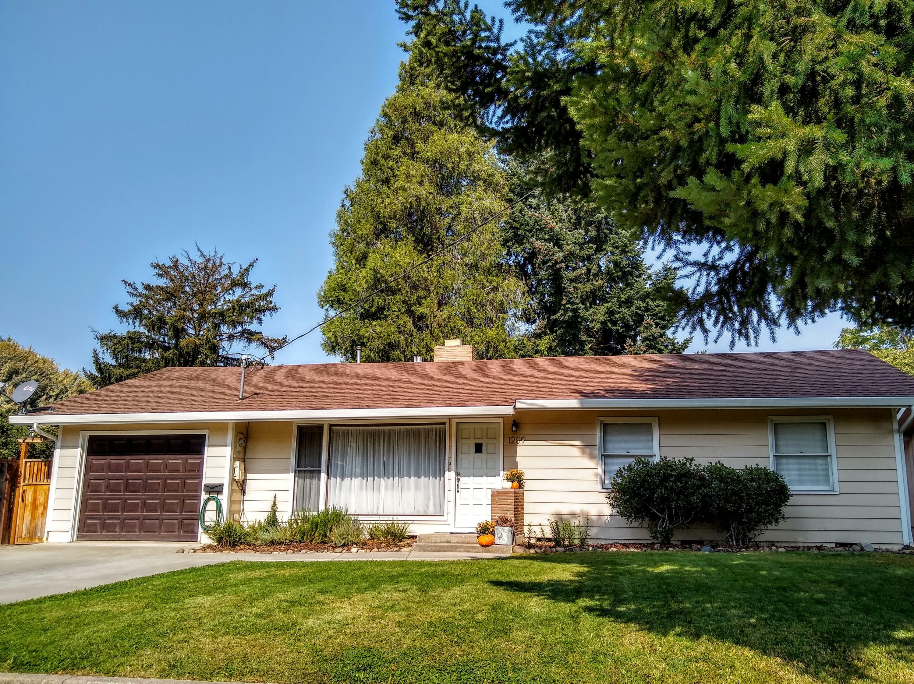 Property Photo: 1209 Fortune Drive OR 97504