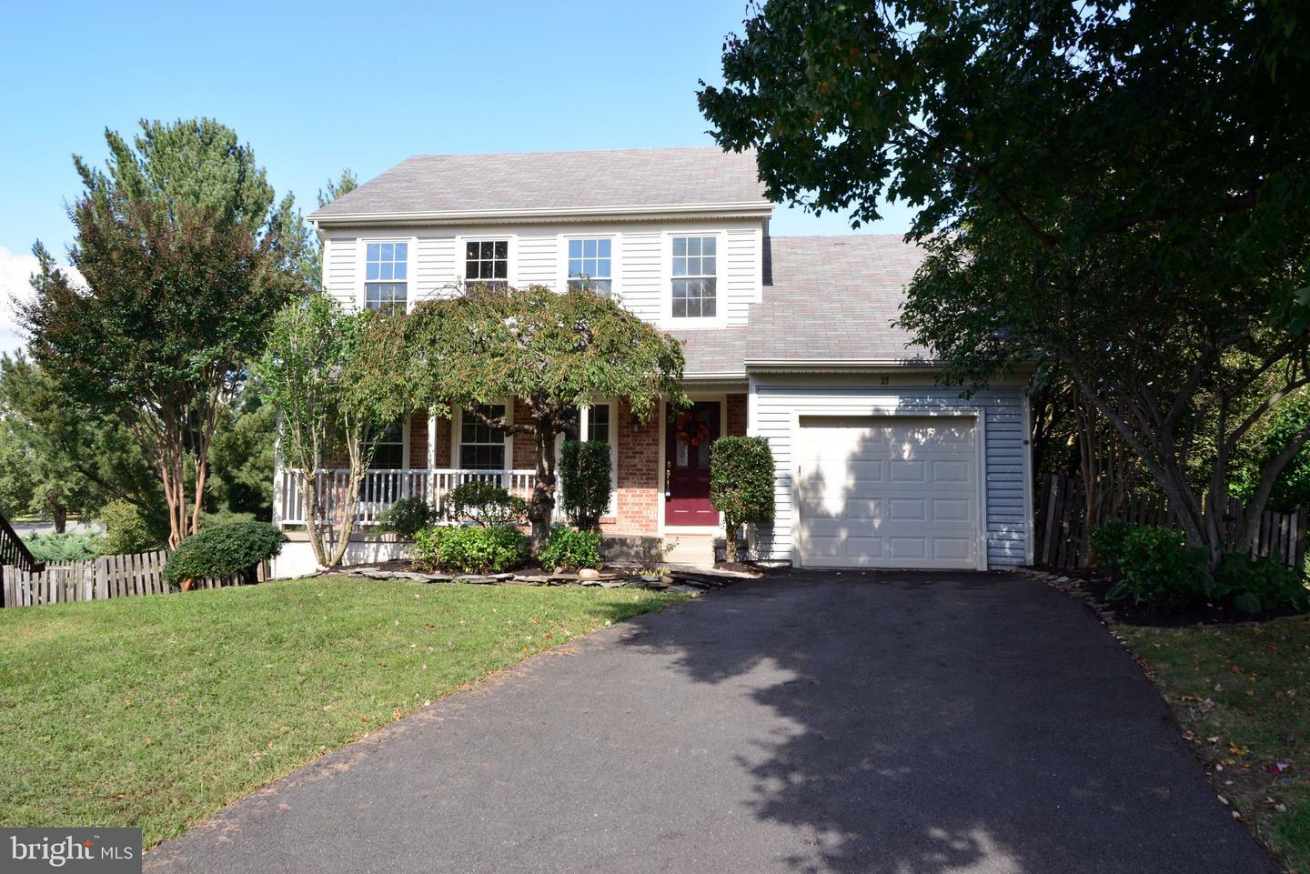 Property Photo:  27 Newland Court  VA 20165 