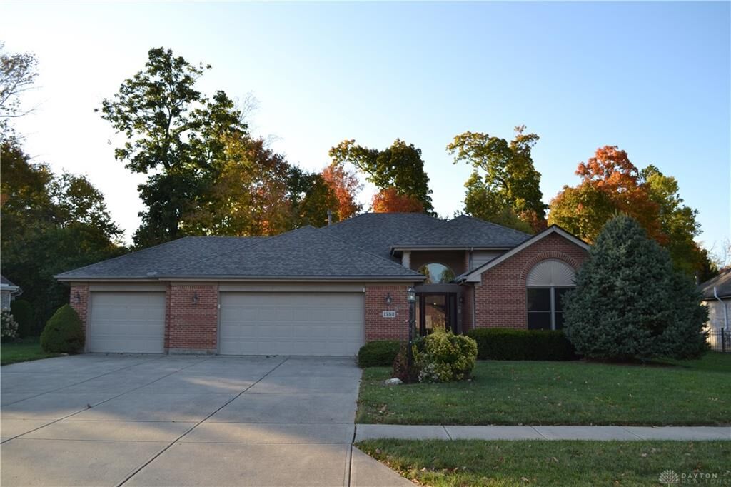 Property Photo: 1752 Rockleigh Road OH 45458
