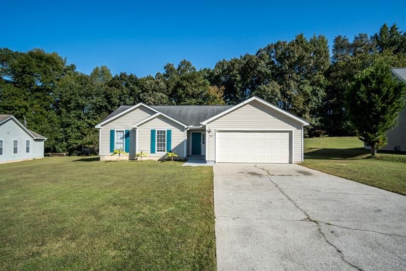 Property Photo:  382 Flint Ridge Court  GA 30238