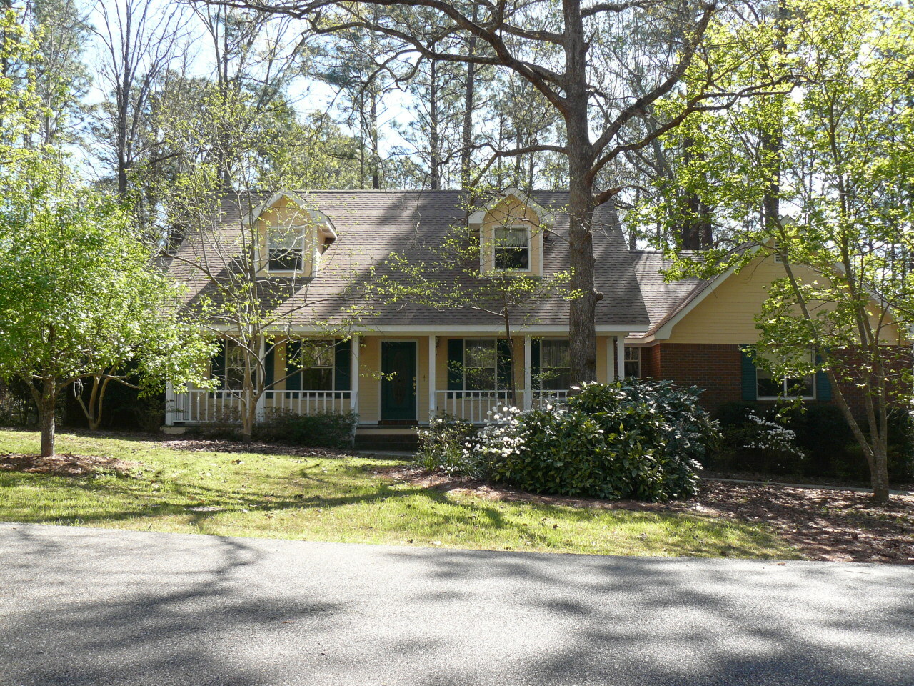 Property Photo:  113 W Lakeside Dr.  MS 39402 