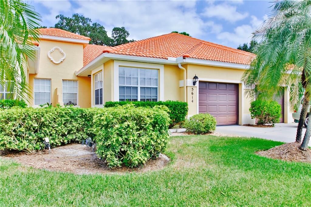 Property Photo:  5614 Cortina Lane  FL 34221 