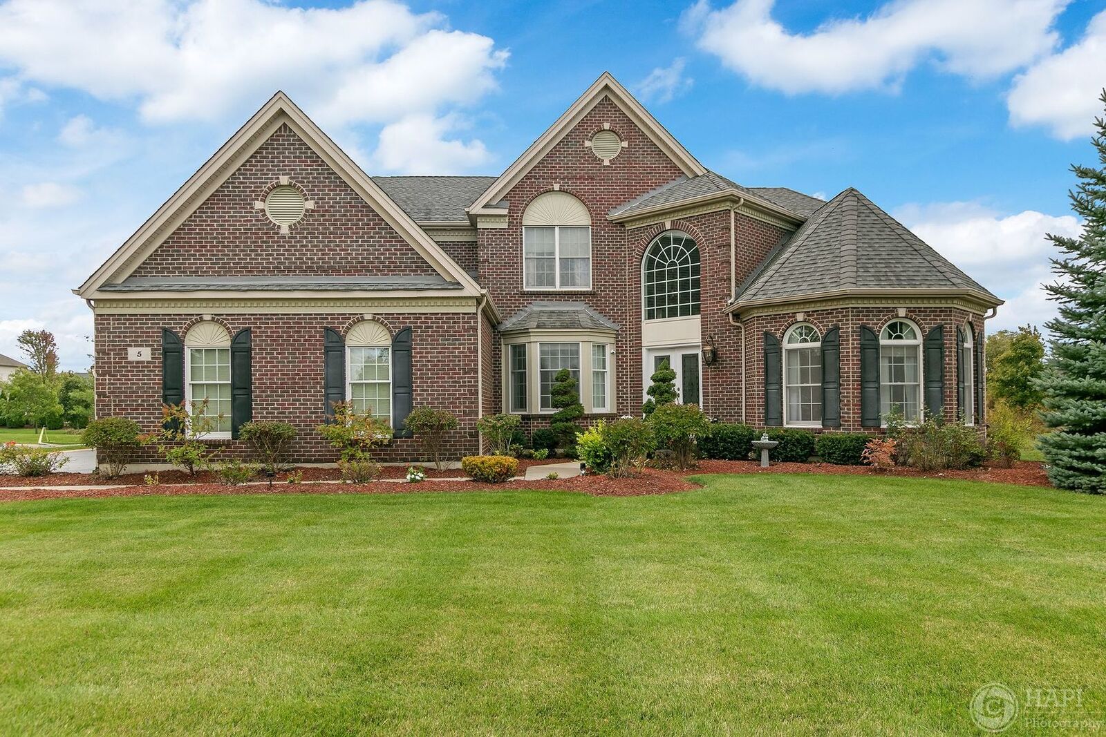 Property Photo:  5 Wood Oaks Drive  IL 60010 