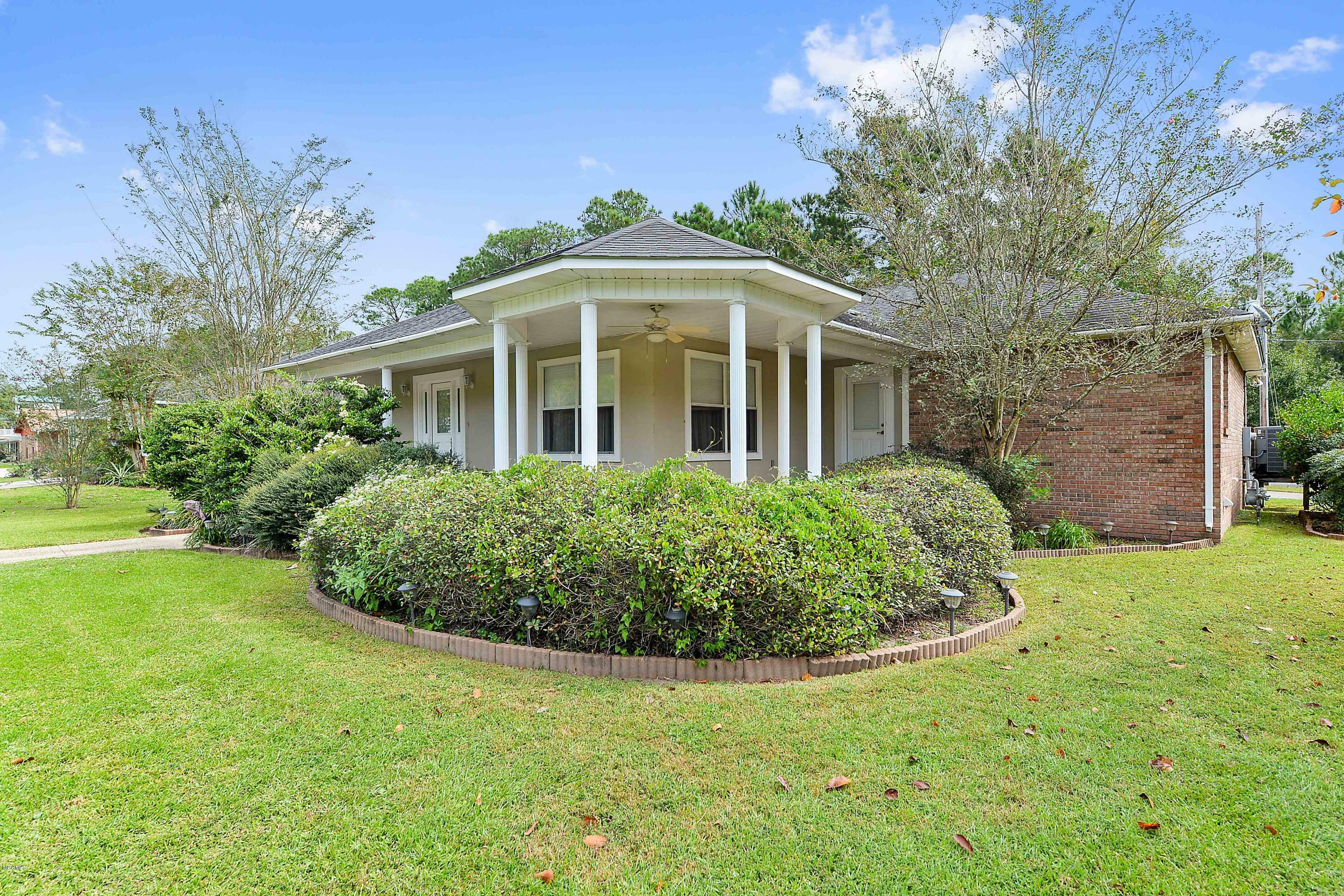 Property Photo:  558 Royal Oak Drive  MS 39571 