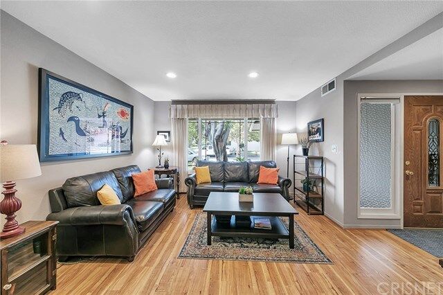 Property Photo:  26856 Avenue Of The Oaks  CA 91321 