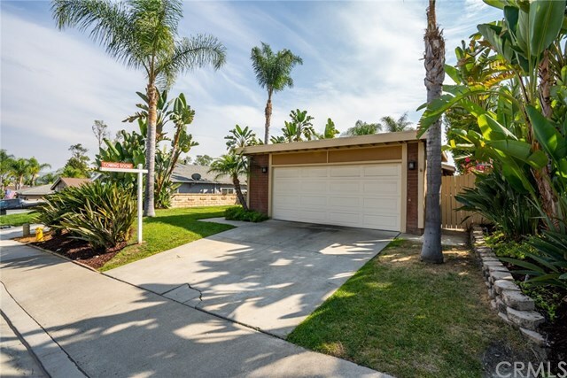 Property Photo:  27082 Sombras  CA 92692 