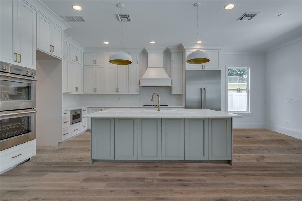 Property Photo: 3510 W Vasconia Street FL 33629